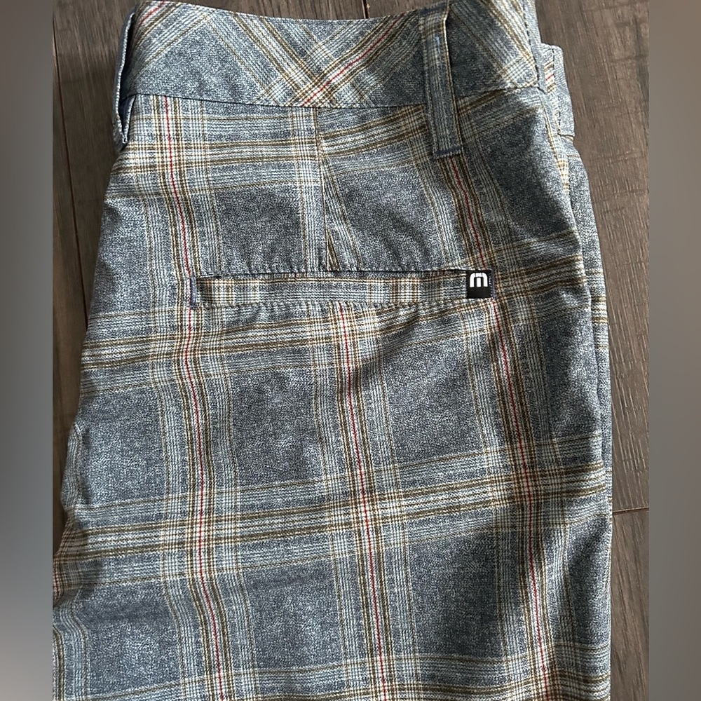 TRAVIS MATHEW mens size 36 light blue/grey golf shorts